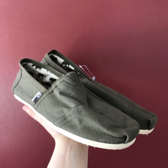 NWOT TOMs Men’s Olive Green Alpargatas Slip On Canvas Flats - Picture 1 of 9